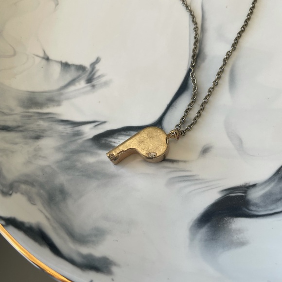 Gold whistle necklace - Picture 5 of 7